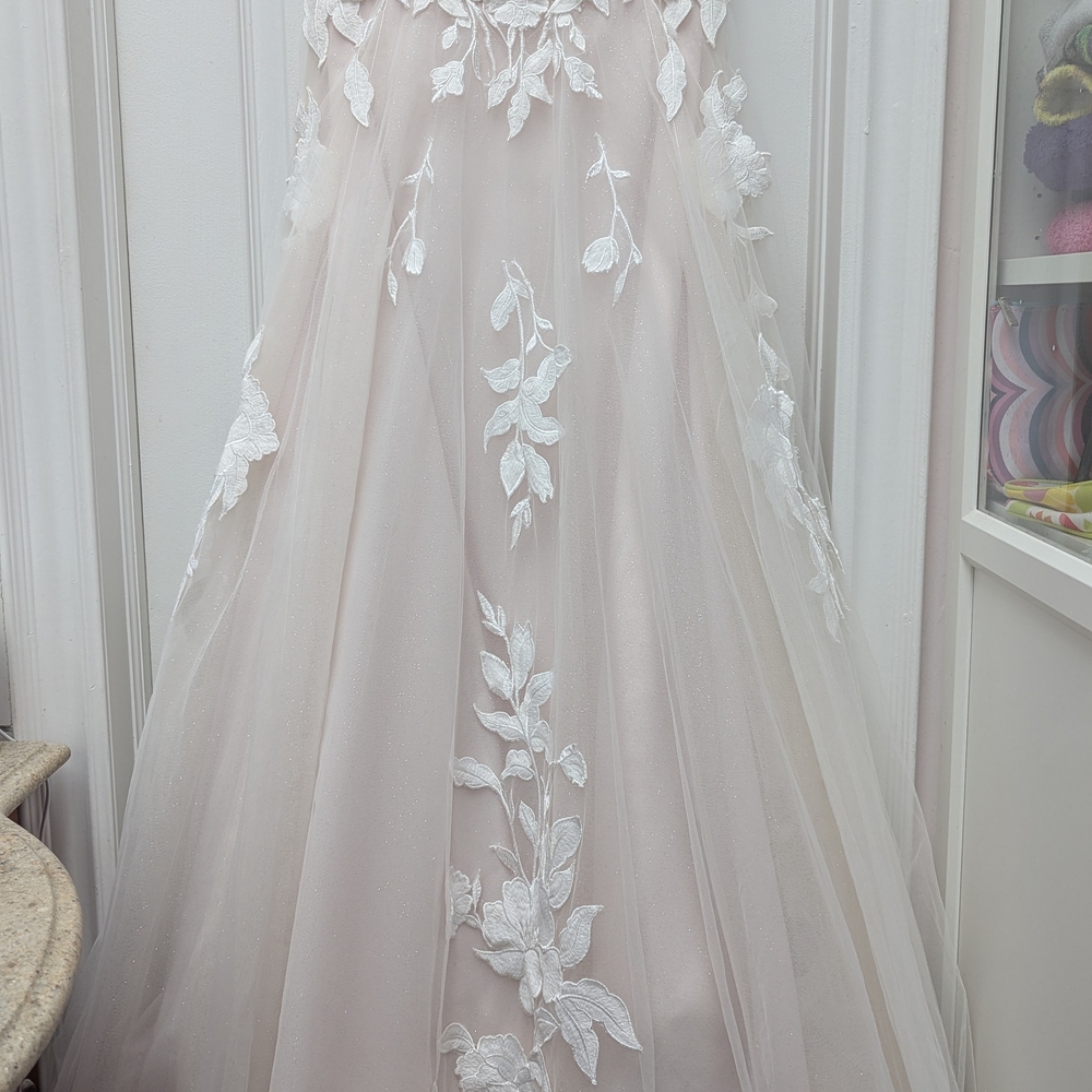 Maggie Sottero White and Cream Wedding Dress - Picture 2 of 6